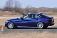 Mire megy az Alfa Giulia a 3-as BMW-vel és a Jaguar XE-vel? 210