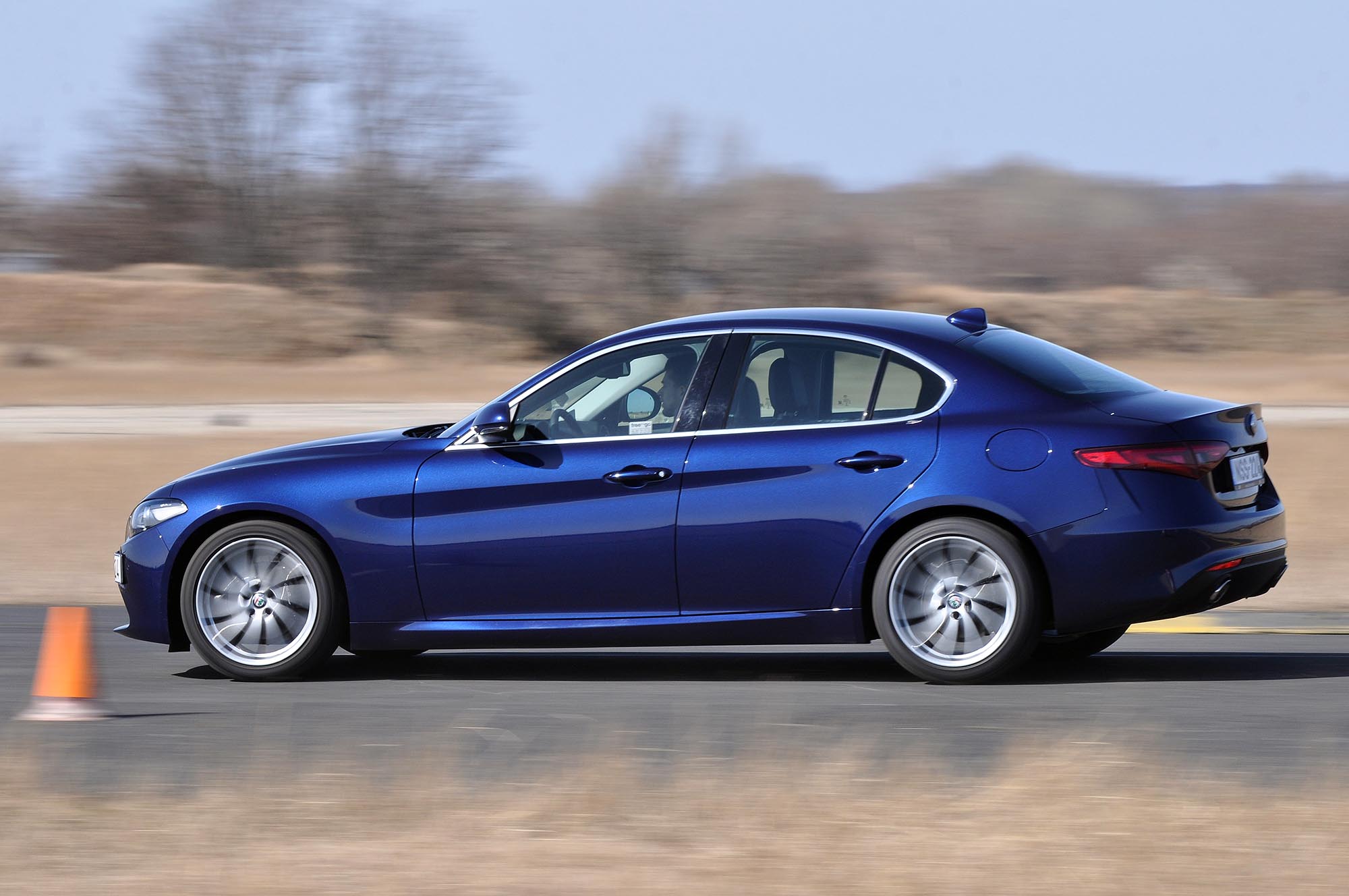 Mire megy az Alfa Giulia a 3-as BMW-vel és a Jaguar XE-vel? 94