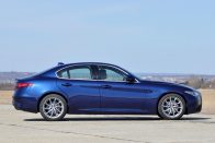 Mire megy az Alfa Giulia a 3-as BMW-vel és a Jaguar XE-vel? 211