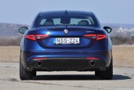 Mire megy az Alfa Giulia a 3-as BMW-vel és a Jaguar XE-vel? 213