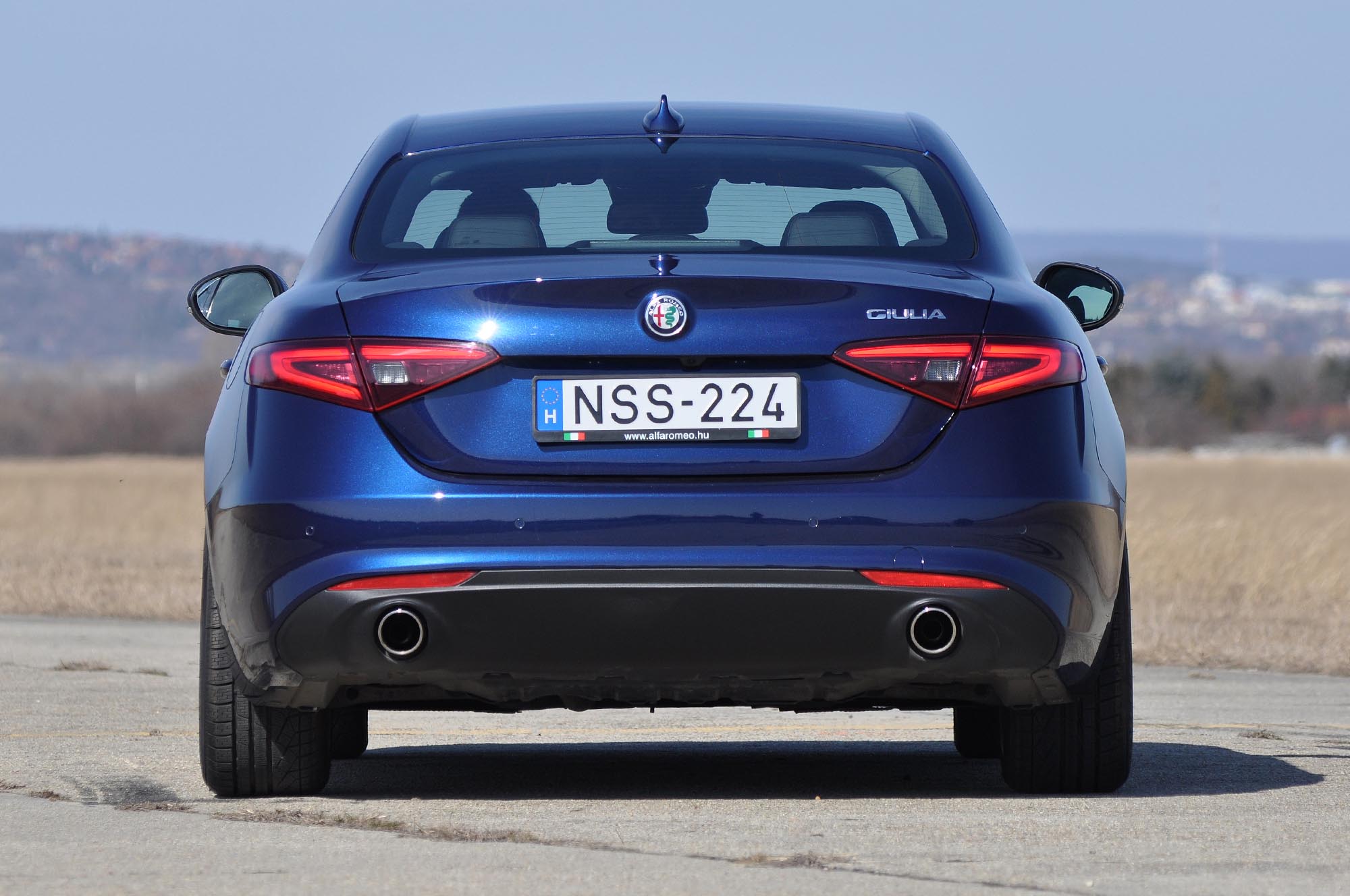 Mire megy az Alfa Giulia a 3-as BMW-vel és a Jaguar XE-vel? 97