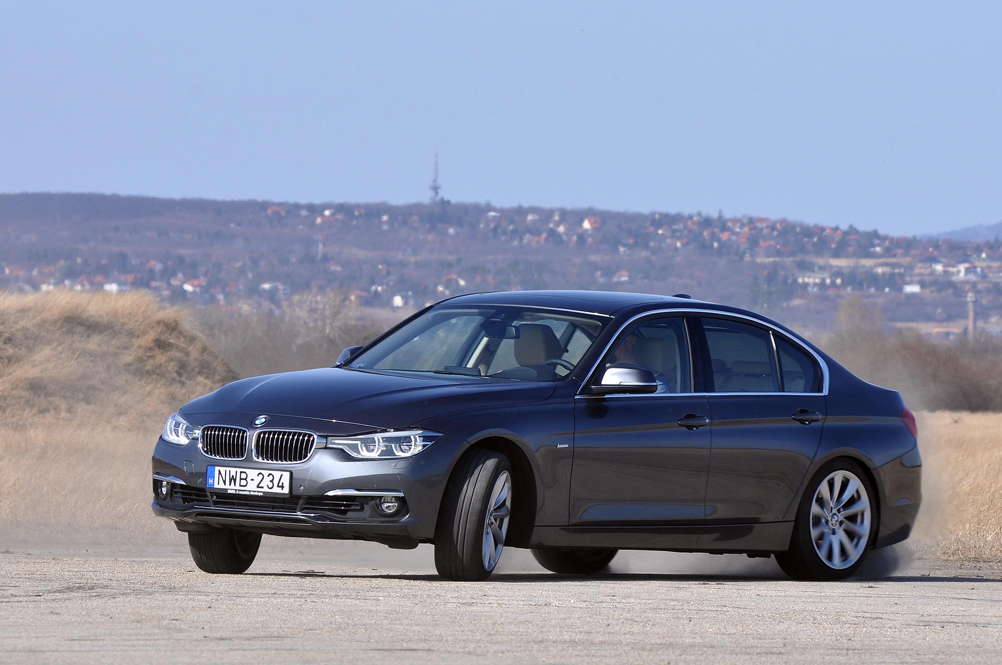 Mire megy az Alfa Giulia a 3-as BMW-vel és a Jaguar XE-vel? 98