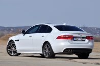 Mire megy az Alfa Giulia a 3-as BMW-vel és a Jaguar XE-vel? 219