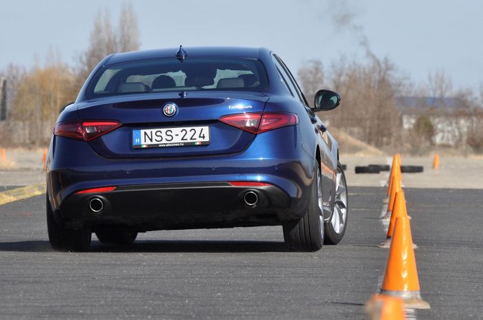 Mire megy az Alfa Giulia a 3-as BMW-vel és a Jaguar XE-vel? 9 Komfortban nem, vezethetőségben az Alfa Romeo Giulia az első a három autó közül