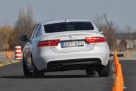 Mire megy az Alfa Giulia a 3-as BMW-vel és a Jaguar XE-vel? 225