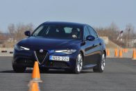 Mire megy az Alfa Giulia a 3-as BMW-vel és a Jaguar XE-vel? 226