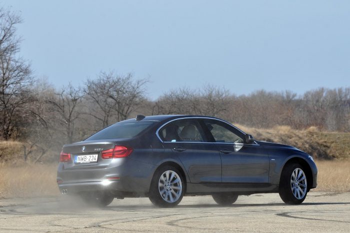 Mire megy az Alfa Giulia a 3-as BMW-vel és a Jaguar XE-vel? 13 Hátsó hajtással a kikapcsolható ESP-s XE is pont így farolhatna