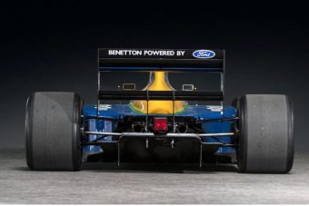 Van 235 milliója kocsira? Megvehetné ezt