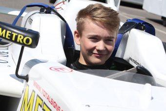 Mindkét lábát elvesztette a Forma-4-es tini