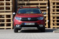 Ésszerű szabadidőautó: Dacia Sandero Stepway 48