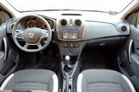 Ésszerű szabadidőautó: Dacia Sandero Stepway 64