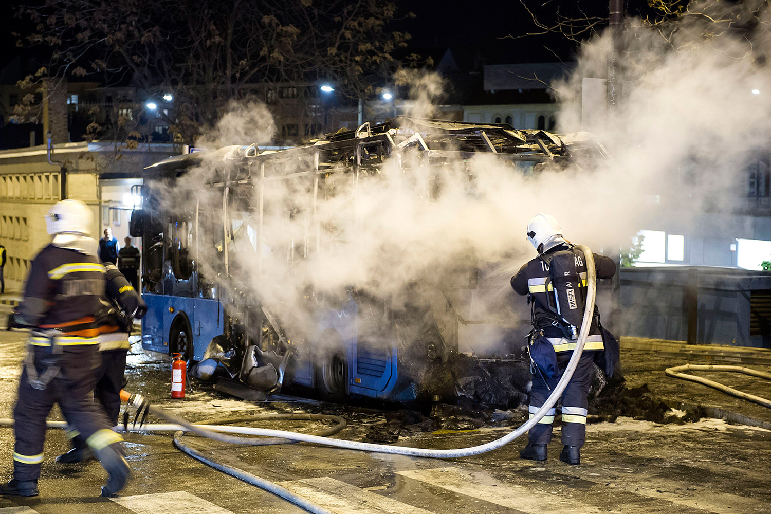 Fotókon a Széll Kálmán téren kiégett busz 1