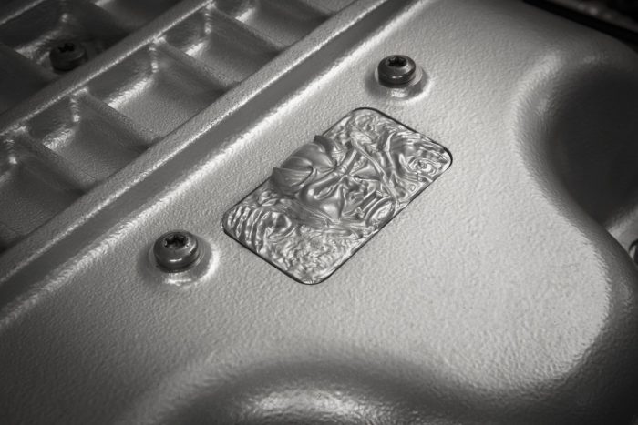 Száz fotón, két videón a világ leggyorsabb utcai autója 57 Custom Demon diecast emblem located on the cover the 6.2-liter supercharged HEMI® Demon V-8 engine.