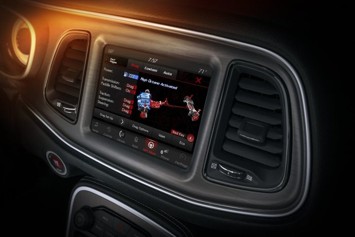 Száz fotón, két videón a világ leggyorsabb utcai autója 64 The 2018 Dodge Challenger SRT Demon is the first-ever, factory-production car designed to run on high-octane unleaded fuel for added performance while in Drag Mode, as shown on the 8.4-inch Uconnect touchscreen.