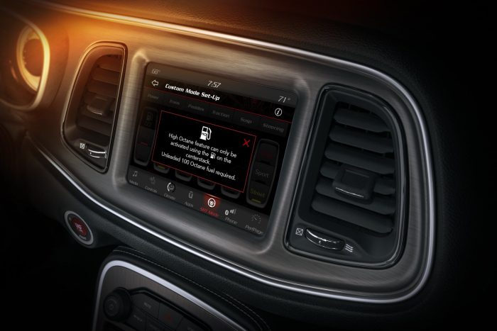 Száz fotón, két videón a világ leggyorsabb utcai autója 69 The 2018 Dodge Challenger SRT Demon is the first-ever, factory-production car designed to run on 100+ high-octane unleaded fuel for added performance.