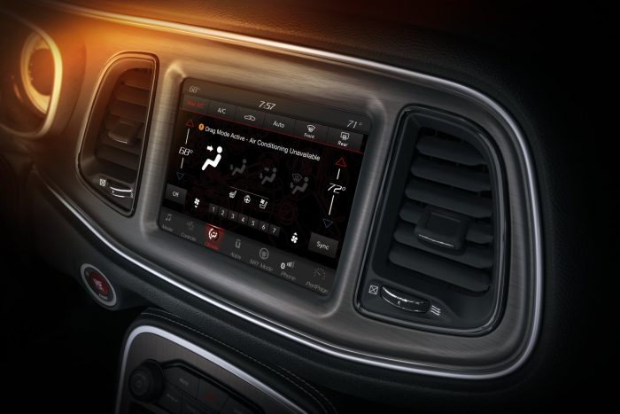 Száz fotón, két videón a világ leggyorsabb utcai autója 75 When in Drag Mode, the 2018 Dodge Challenger SRT Demon’s cabin air conditioning system is redirected to the chiller unit that cools the engine’s charge air cooler system.