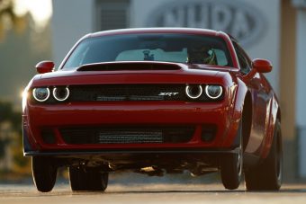 Száz fotón, két videón a világ leggyorsabb utcai autója