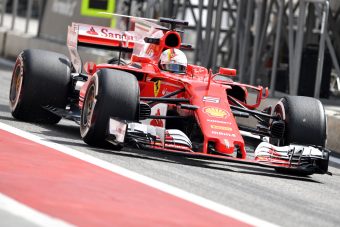 F1: Vettel az élen, Hamiltonék sehol