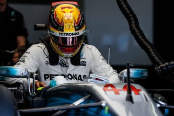 Letiltották Hamilton videóját az F1 főnökei