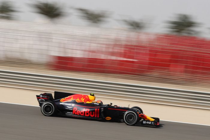 F1: Verstappen az élen, Grosjean a falban