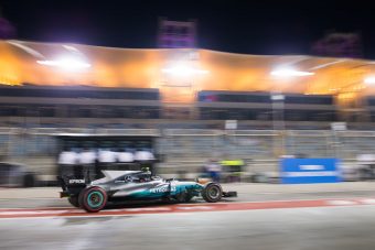 F1: Tapssal fogadták a mérnökök Bottast
