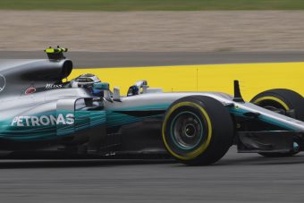 F1: Bottas lehülyézte magát