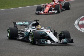 F1: Rosberg gratulált a nagy ellenfélnek