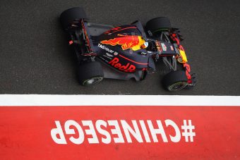 F1: Ilyen sunyin előzött Verstappen Kínában