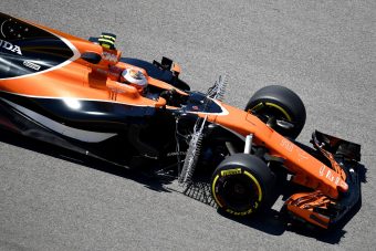 F1: A McLaren Mercedes-motorra vált jövőre?