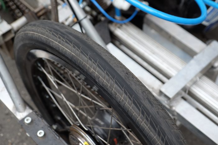 A levegő nem a jövő hajtóanyaga, az biztos. De versenyzéshez tökéletes 84 Pillanatok alatt elkapar a hajtott kerék