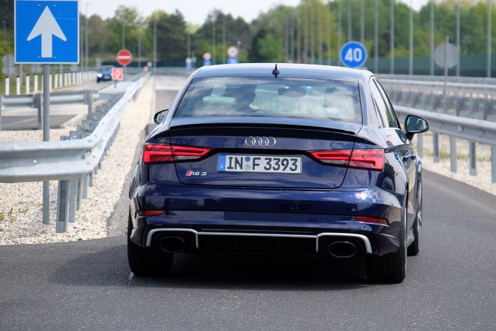 Audi RS3: Megnéztük hogy készül, és ki is próbáltuk 5 Az öthengeres motor brutálisan megy, és a hangja is izgalmas