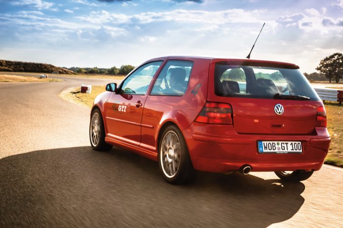 Nincs jobb örömforrás egy húszéves BMW-nél. Vagy mégis? 7 A Golf IV. GTI pályája elég nehézkesen indult