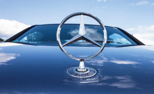 Nincs jobb örömforrás egy húszéves BMW-nél. Vagy mégis? 8 Vessenek csak egy pillantást a csillagra. Lábazatán virágzik a rozsda. Tessék figyelni a részletekre!