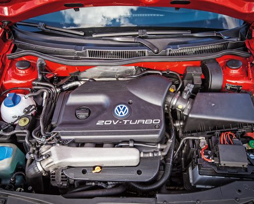 Nincs jobb örömforrás egy húszéves BMW-nél. Vagy mégis? 1 A 180 lóerős, 235 newtonméteres, turbós 1,8-asnak köszönhetően kilő a lámpánál a Golf