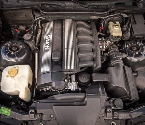 Nincs jobb örömforrás egy húszéves BMW-nél. Vagy mégis? 2 A 80,3 centi hosszú hathengeressel nem lehet befürödni
