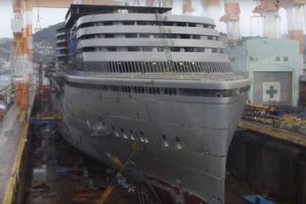 Ahogy ez az óceánjáró elkészül, annál nem kell jobb videó mára