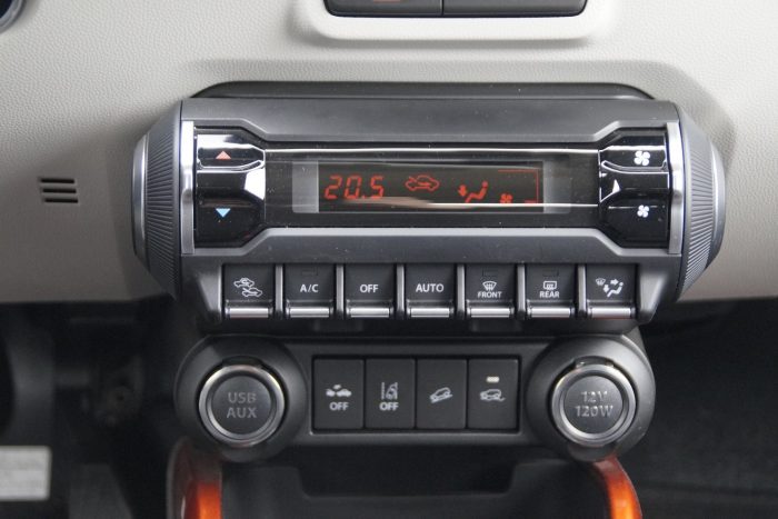Olyan kis drága! 4 Automata klíma és Peugeot 3008-jellegű gombsor