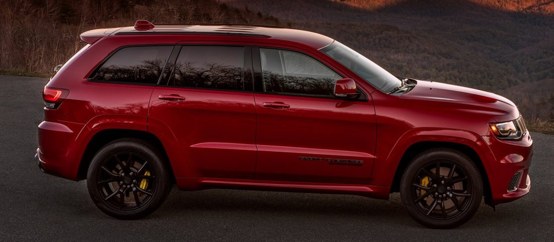 Versenymotort szereltek a Jeepbe, őrület, mit tud