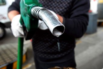 Át akar verni a benzinkutas?