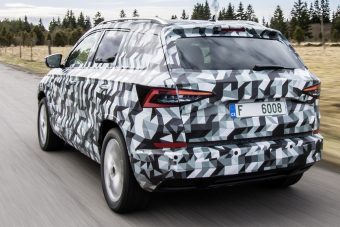 Negyed óra gyönyör Škoda-rajongóknak: videón a Karoq kompakt SUV