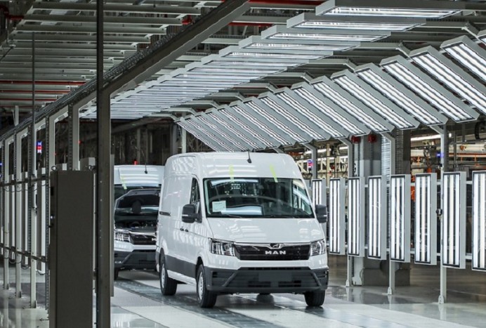 Megérkezett az első MAN furgon