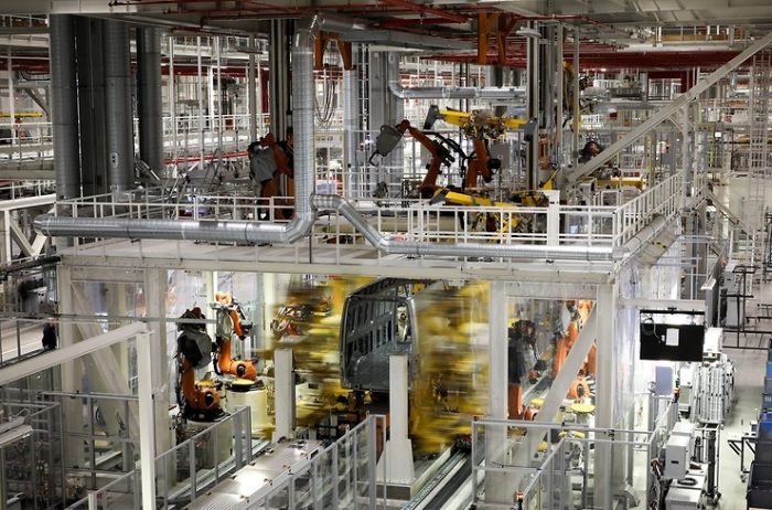 MAN20170406LI105_width_740