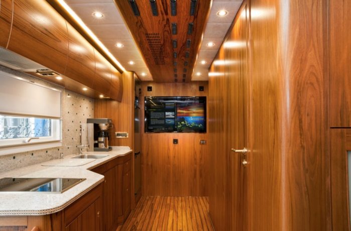 Ezzel a Zetrosszal bárhol otthonra lelhetsz 2 | Vezess Mercedes-Benz-Zetros-2733-A-6x6_11-1024x673