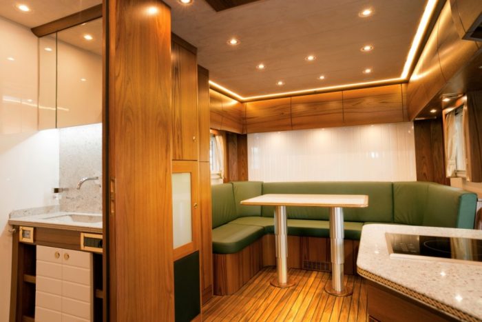 Ezzel a Zetrosszal bárhol otthonra lelhetsz 1 | Vezess Mercedes-Benz-Zetros-2733-A-6x6_96-1024x681