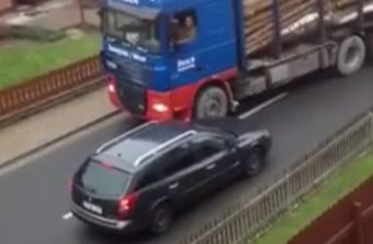 A nap bunkója a teherautóst szívató autós