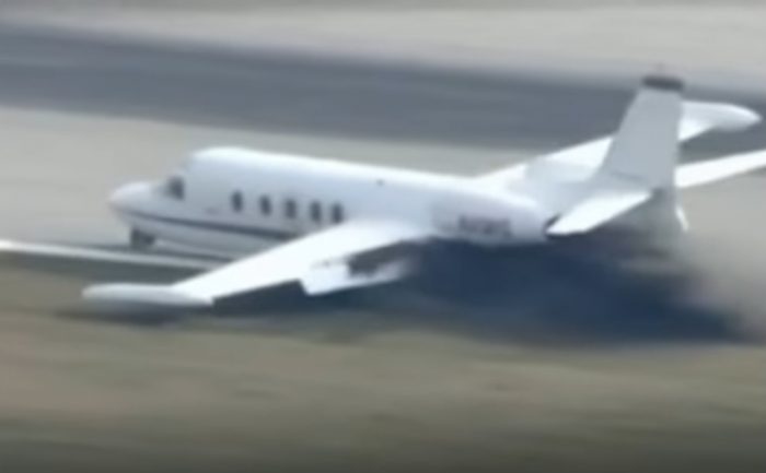 Elhagyta a kerekét a repülő, de megoldották a leszállást