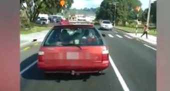 Meglépett az autóval a kisfiú, kecskét is vitt magával