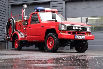 25 éves, dögös vörös japán