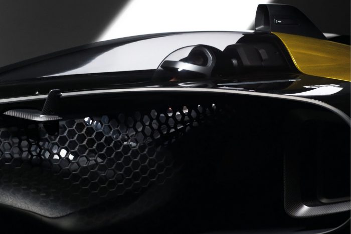 A hibrid összkerekes, online F1 versenyautóké a jövő 4 Átlátszó pilótafülke veszi körül a pilótát; a 3D nyomtatóval létrehozott, testre szabott kapszulában nyomon követhető a vezetés minden mozzanata