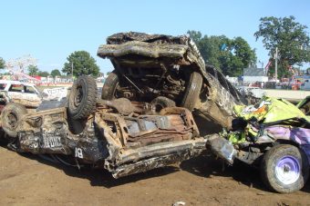 Súlyosan megsérült a csongrádi roncsderbis